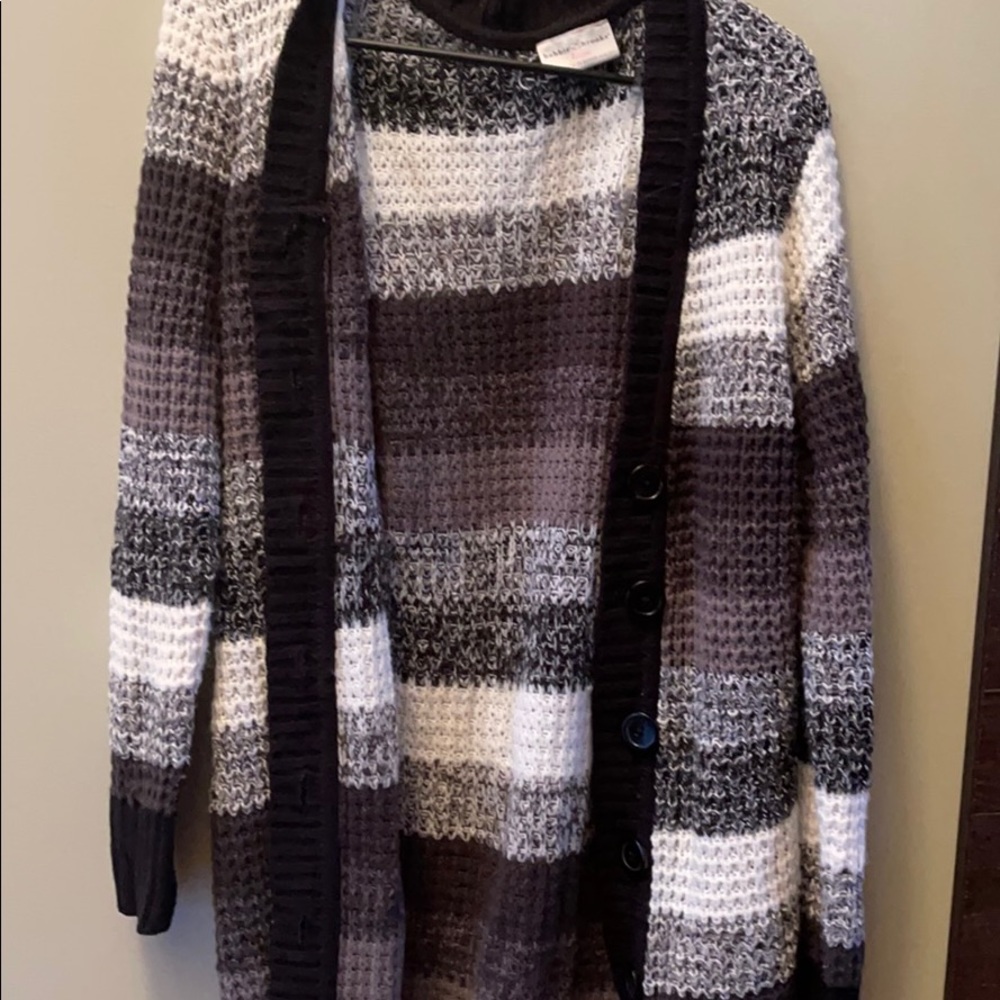 Sweater with buttons